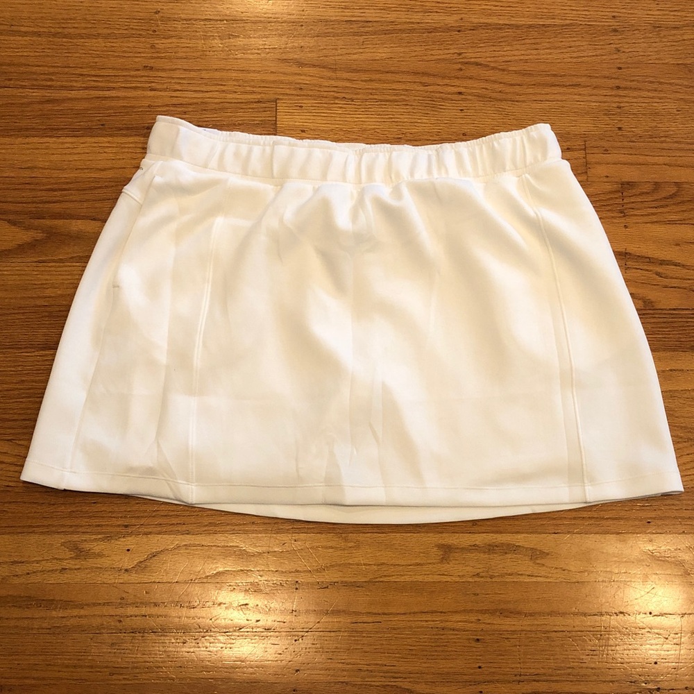 Mondetta White Mini High Rise Walking Short, XL